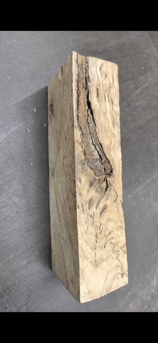 Карельская берёза, с дефектами