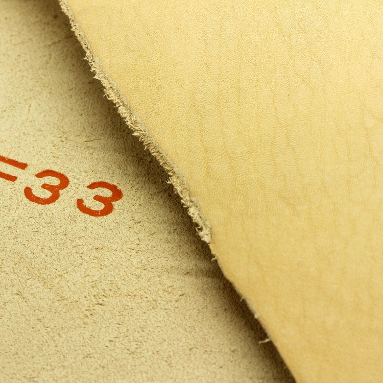 Кожа телячья, растительного дубления, ~2 мм, 33 дм² (неокрашенная)